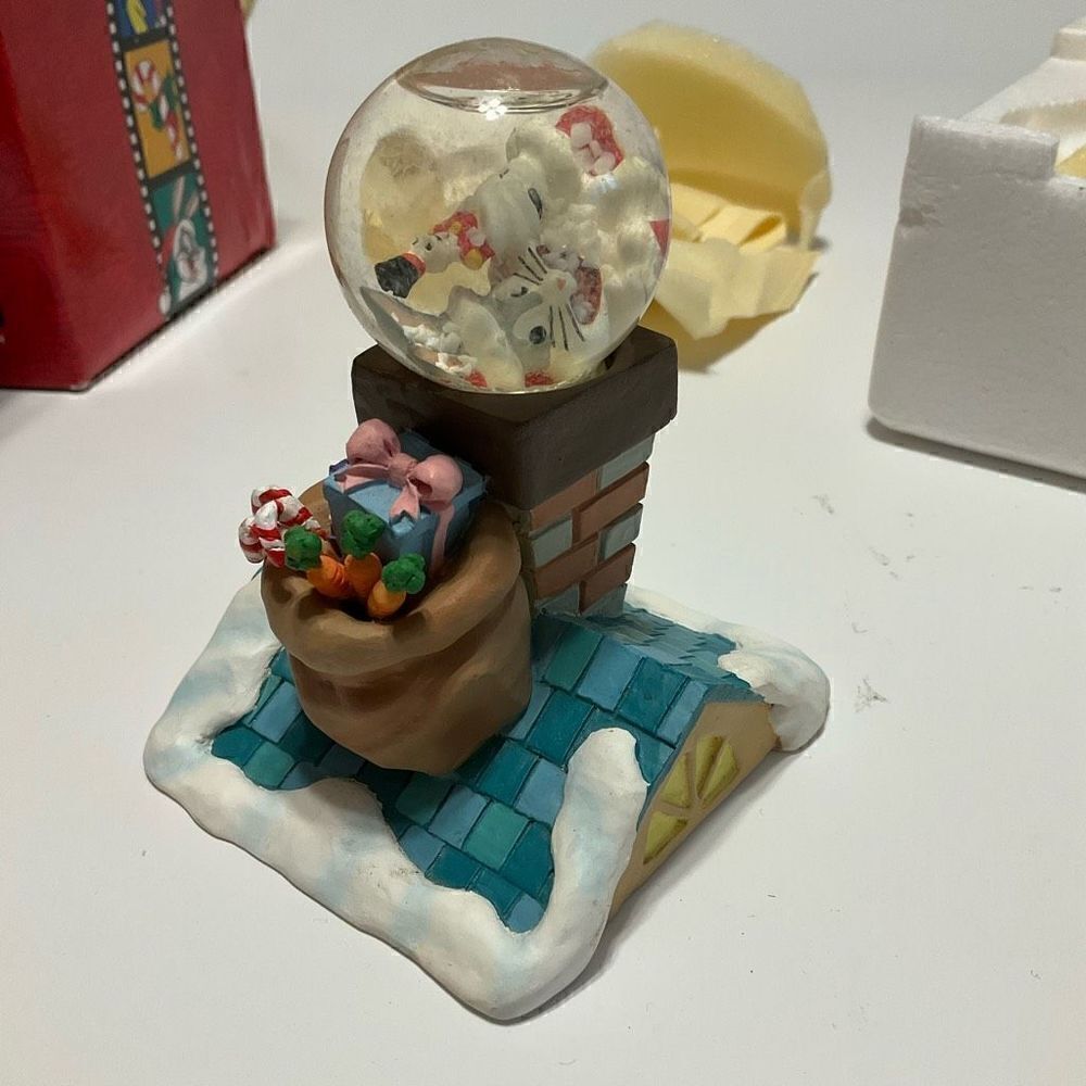 1996 Vintage Bugs Bunny Novelty Waterball Figurine Combo. NIB. Santa Rooftop.